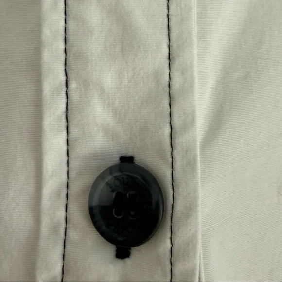 NEW Vince Camuto Button Back Pintucked Poplin Ruffle Contrast Stitch Top - Picture 7 of 10